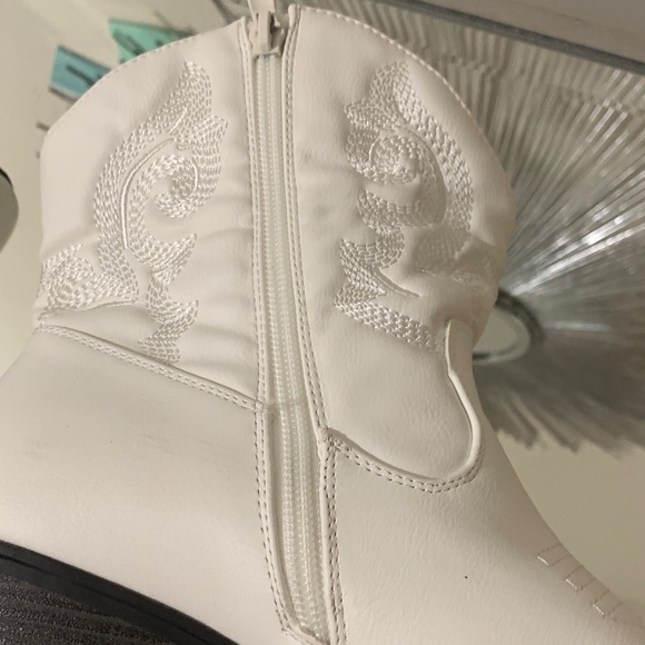 Dream Pairs White Ankle Boots - Picture 9 of 16